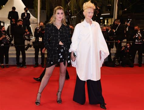 Julia Roberts Daughter Hazel Moder Makes Red Carpet Debut In Rare