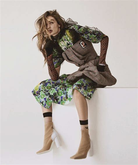 Us model gigi hadid has addressed the severe backlash she received for a veiled appearance on the cover of vogue arabia gigi hadid walks the runway at the 2018 victoria's secret fashion show. Gigi Hadid | Vogue Australia | 2018 Cover | Fall Fashion ...