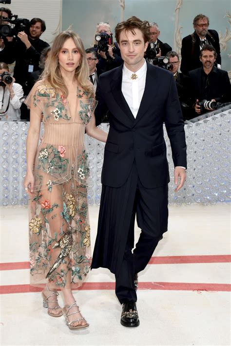 suki waterhouse and robert pattinson met gala 2023 celebmafia