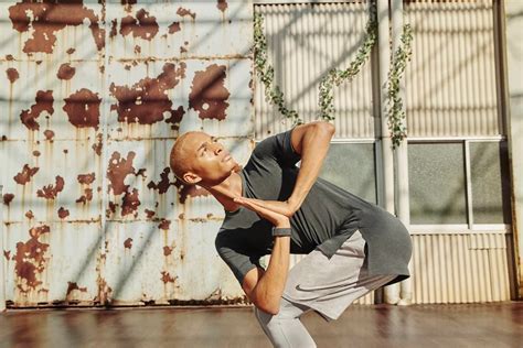 6 Yoga Posen Für Mehr Kraft Nike Lu