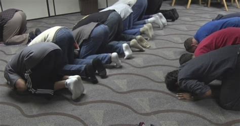 Ariens Fires 7 Muslim Workers Over Prayer Breaks