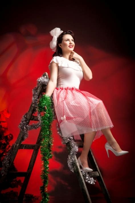 An Exhilarating Pin Up Photo Shoot For This Christmas On Bored Panda
