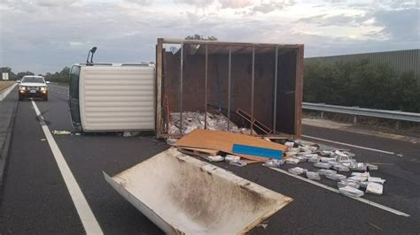 Truck rollover causes delays on the Hume Highway | The Border Mail ...
