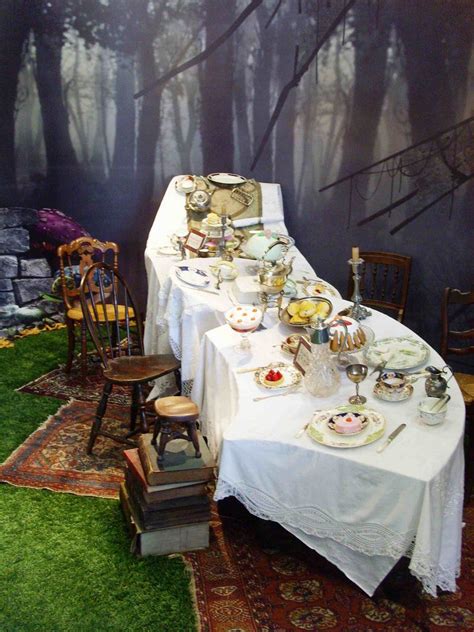 Alice In Wonderland Mad Hatter Table Must Do This Using The Curved