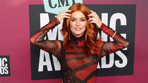 Shania Twains 2023 Cmt Awards Look Is A Relatable Fashion Mistake