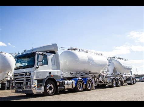 2023 Jamieson Pneumatic Dry Bulk Tanker Tandem Axle Lightweight