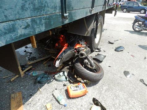 Penyerang muda jdt, muhammad syafiq ahmad, 25, terlibat dalam kemalangan yang mengorbankan bayi lelakinya berusia 22 hari dalam kejadian di lebuhraya utara selatan (plus). Gambar Gambar Ngeri Kemalangan Maut Motosikal Kuasa Besar ...