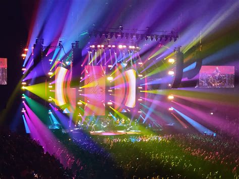 The electric light show from tonight's Electric Light Orchestra concert ...