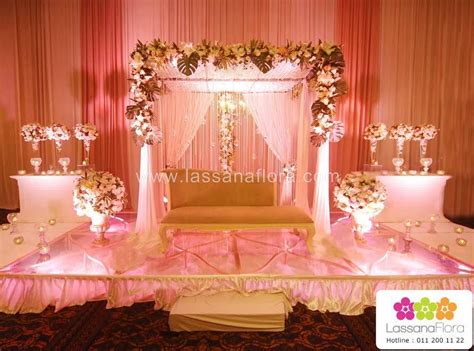 Pin by Suziyanty Matori on Pelamin | Decor, Home decor, Vanity mirror