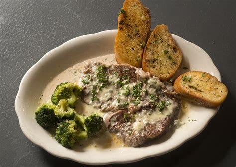 PICTURES: Red Wolf Bar & Grille in Bath – The Morning Call