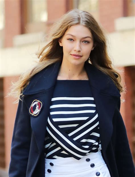 From snaps with her famous boyfriend zayn malik to selfies, she mixes things up. Gigi Hadid Posts Two Bikini Selfies on Instagram | InStyle.com