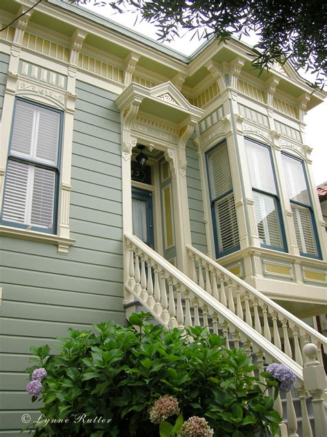 Some victorian homes, however were not painted in these muted colors but in very bright and vibrant colors. The Ornamentalist: Exterior Color: Noe Valley Victorian