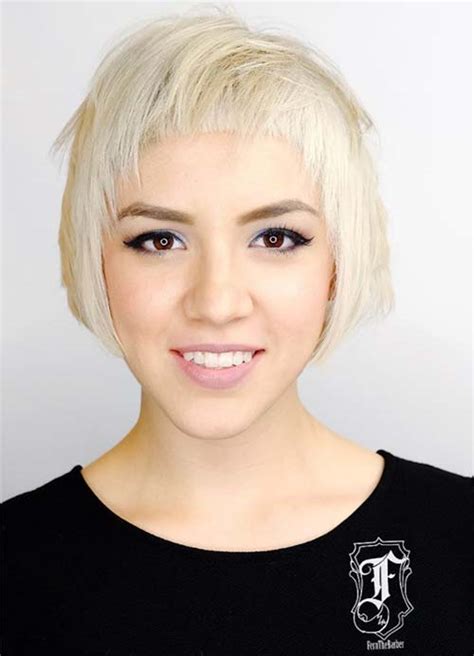 But again, you have some flexibility with length, and maldonado recommends a sleek, straight cut hitting at the chin, neck, or even the collarbone. Short Layered Bob With Bangs For Thin Hair | The Hair Trend