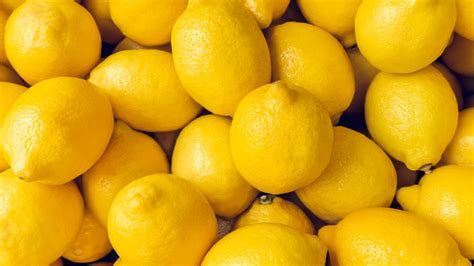 Here's What Happens When You Drink Lemon Water Every Day
