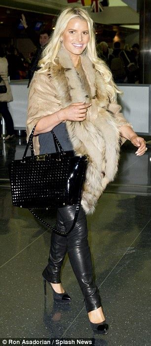 Jessica Simpson Shows Off Slim Pins In Leather Trousers But Covers Stomach Daily Mail Online