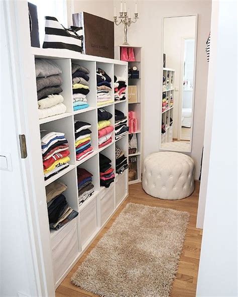Among the design aesthetic are minimalist, luxury, simple, rustic, modern, farmhouse, etc. 5 Small Walk-In Closet Organization Tips And 40 Ideas ...