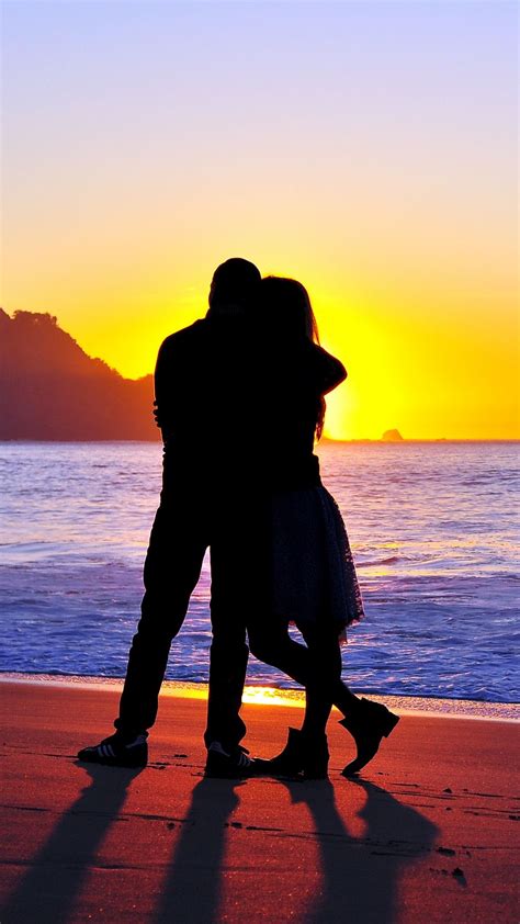 Download Wallpaper 938x1668 Couple Silhouettes Hugs Love Shore Sunset Iphone 8 7 6s 6 For