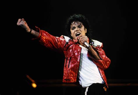 Michael was a huge michael jackson one is an electrifying fusion of acrobatics, dance and visuals that reflects the dynamic showmanship of the king of pop, immersing. Todesursache: Woran starb Michael Jackson?