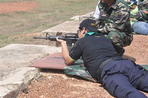 Ada kuih yang namanya mudah dan cara penyediaanya juga mudah. MMP bersama Colt M4 Carbine, Bushmaster Carbon 15 9mm ...