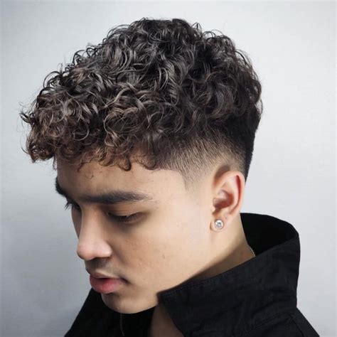 Mens Short Curly Hairstyles 2021 51 Men S Short Haircuts And Styles