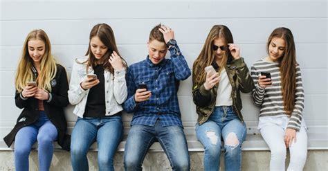 Tips And Tricks To Help Your Teen Fight Cell Phone Addiction