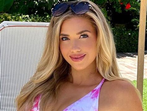 Chiefs Heiress Gracie Hunt Flaunts Her Abs In Sexy Bikini And Gym Wear