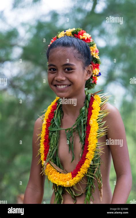 Yap M Dchen In Traditioneller Kleidung Auf Yap Day Festival Insel Yap