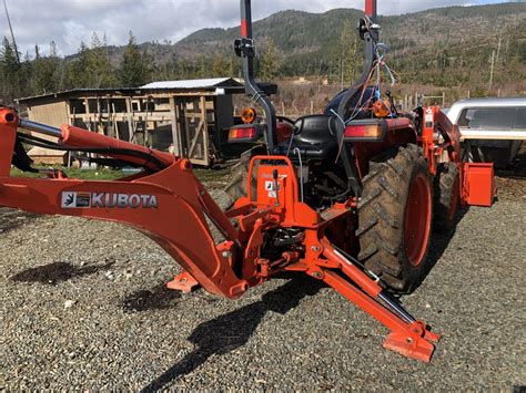 Kubota Backhoe Attachment With Hydraulic Thumb Does Not Include