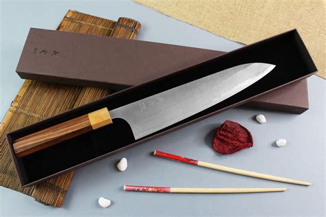 Couteau japonais modèle chef Yoshimi Kato carbone 24cm