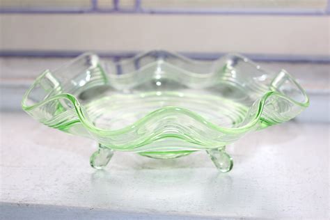 green depression glass footed bowl ruffled rim vintage 1930s