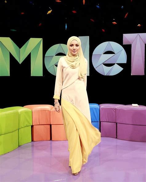 Neelofa Baju Ketat Dalam Meletop Karen Robertson