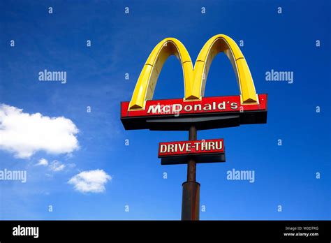 Mcdonalds golden arches hi-res stock photography and images - Alamy