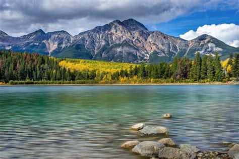 13 Hikes in Estes Park that Feature Stunning Mountain Scenery