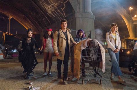 Runaways Season 2 Review Strong Characters Poor Plot Choices Indiewire