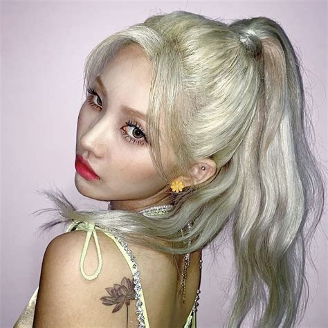jeon soyeon gidle selca icon pfp kpop in 2022 hair styles beauty hair