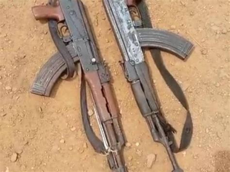 Nord Kivu Grands Bandits Mains Arm Es Arr T Es Avec Deux Armes