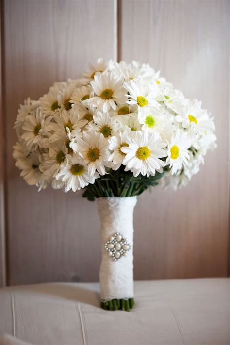 Fabulous Wedding Flower Ideas Modwedding Daisy Wedding Theme