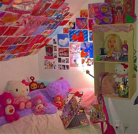 2000s Themed Room 🧚🏽‍♀️🍓 Indie Bedroom Retro Room Room Inspo