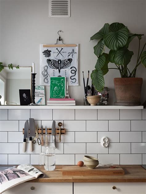 Description un esprit loft très marqué pour cette étagère industrielle atelier : Des étagères murales de style industriel pour sa cuisine ...