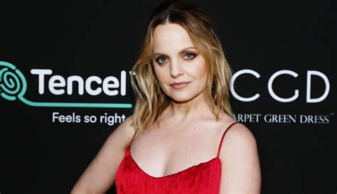 Mena Suvari Reveals Why She Had Her Breast Implants Removed