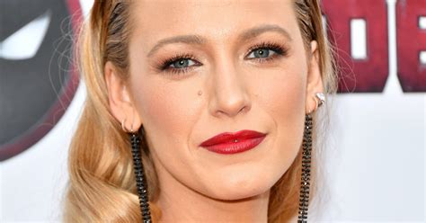 Blake Livelys Clash With A Reporter Over Her Boobs Was One Big