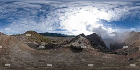 360 View Of A Crater Of The Volcano Bromo 1 Alamy