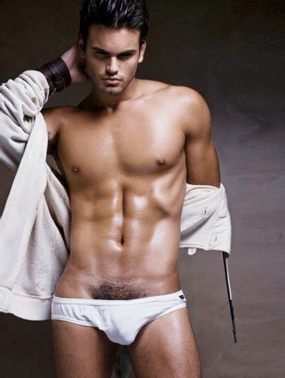 Leonardo Corredor Naked For The Beautiful Men