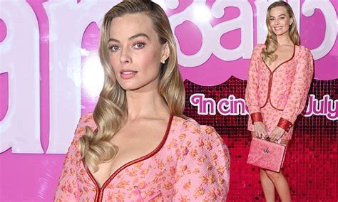 Margot Robbie Puts On A Leggy Display In A Pink Suit And Huge Heels Pink Suit Robbie Margot