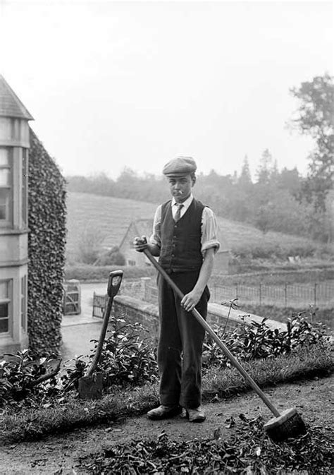 Gardener Hellidon Grange Northamptonshire There Are Two Notable