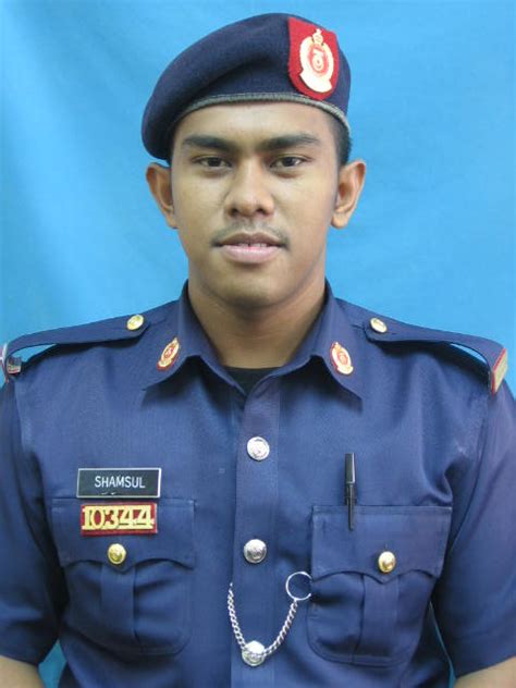 Pakaian seragam yang secukupnya, lencana syarikat, nombor pengawal dan sebagainya. Pakaian Seragam Pengawal Keselamatan Kerajaan