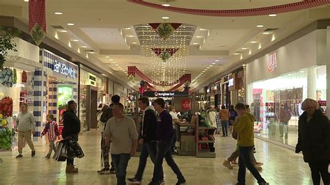Shoppers Spending Big This Holiday