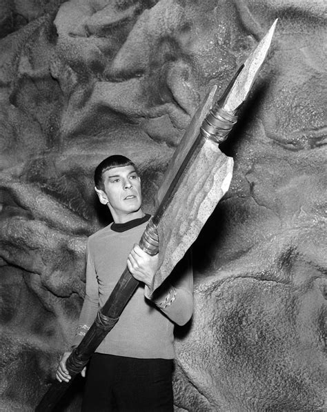 Handi 16 Awesome Behind The Scene Photos From The Set Of Star Trek