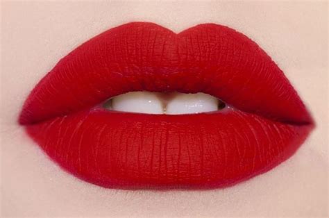 Punya Bibir Tebal Ini Cara Cantik Aplikasikan Lipstik Dari Makeup