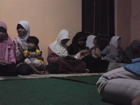 Demikian contoh tentang mc bahasa jawa pernikahan yang dapat dijadikan sebagai panduan atau acuan dalam membawa acara bahasa jawa dalam acara walimahan atau walimatul ursy ngunduh mantu. Ki Jagabaya: Contoh Teks Pranatacara Bahasa Jawa Acara ...